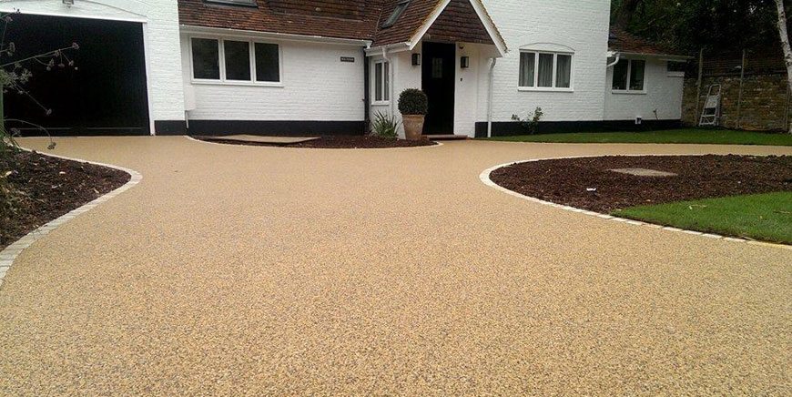 Buff resin bound driveway with contrasting border